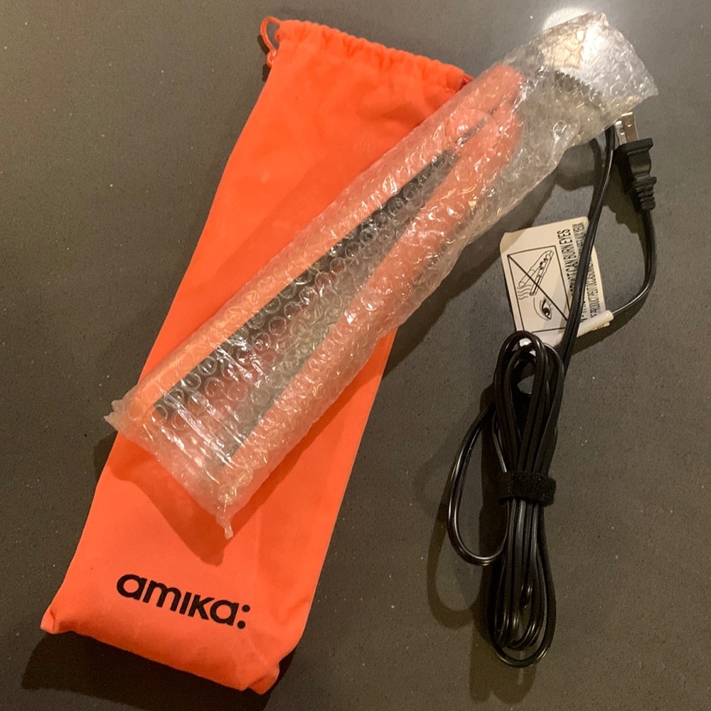 Amika 1” Hair Straightener